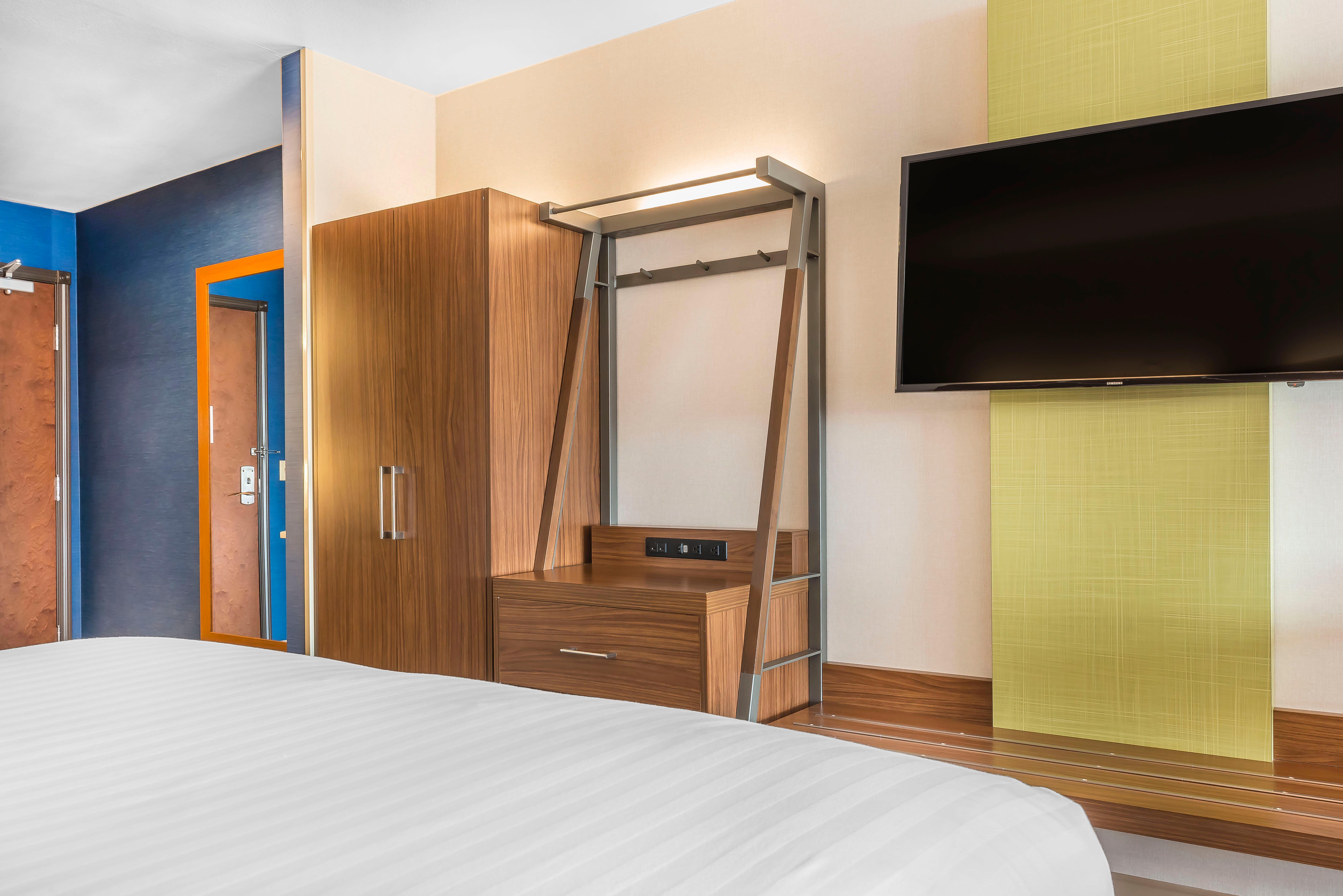Express & By Ihg Hotel 2*
