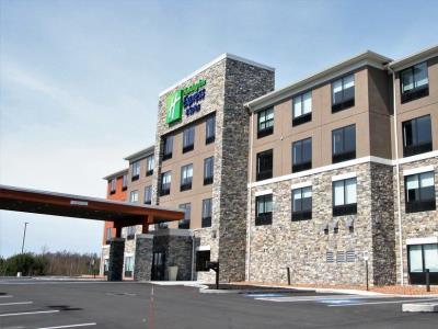 Express & By Ihg Clarion
