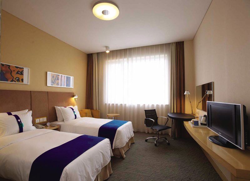 Express & By Ihg