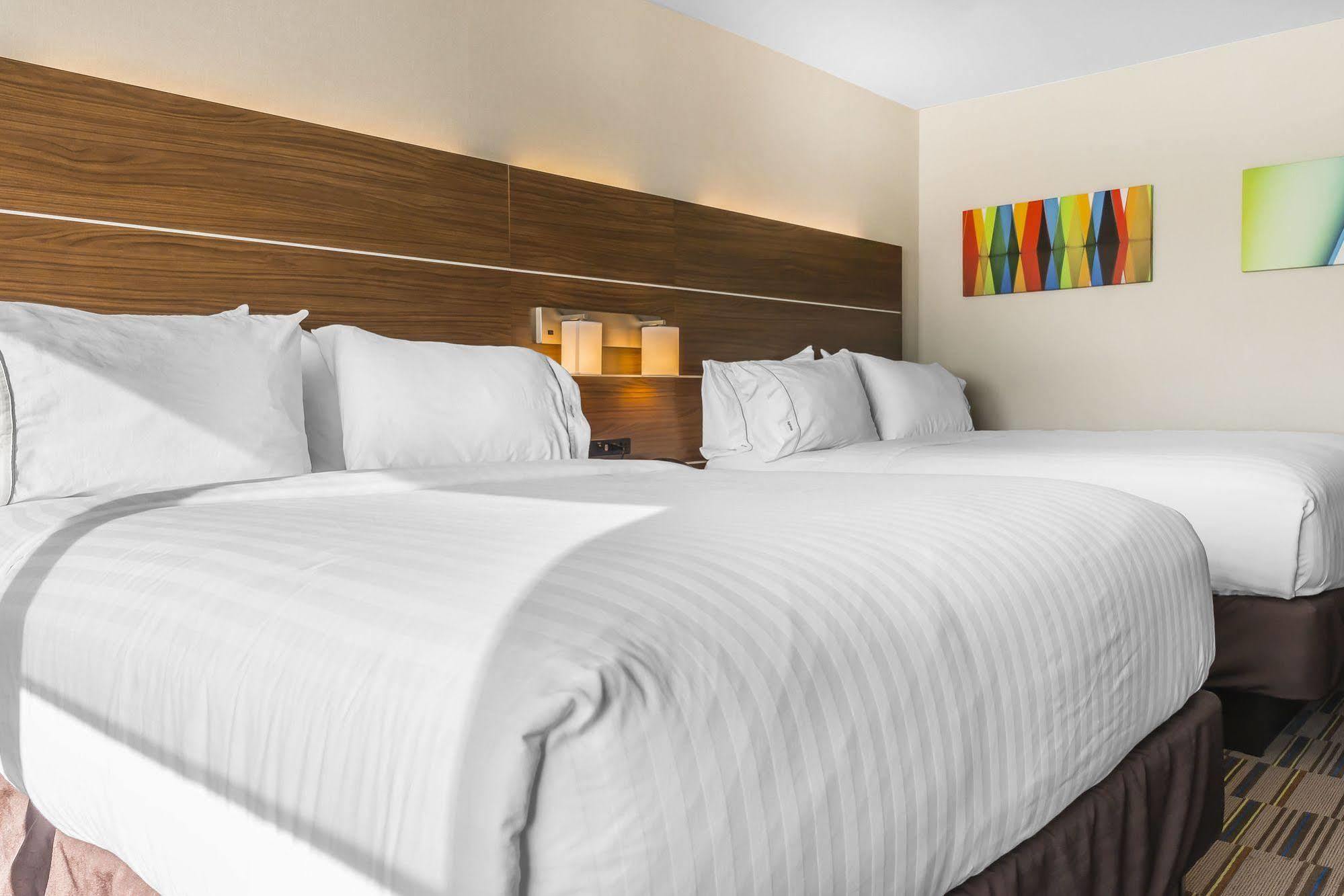 Express & By Ihg 2*