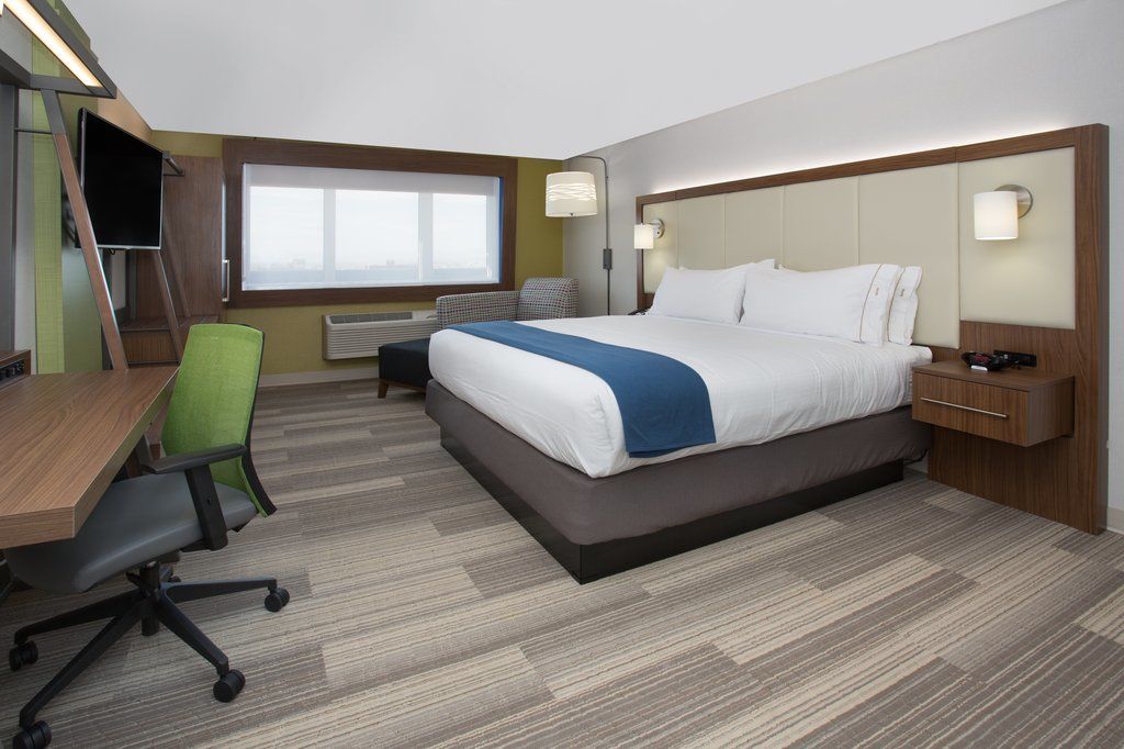 Express & By Ihg 2*